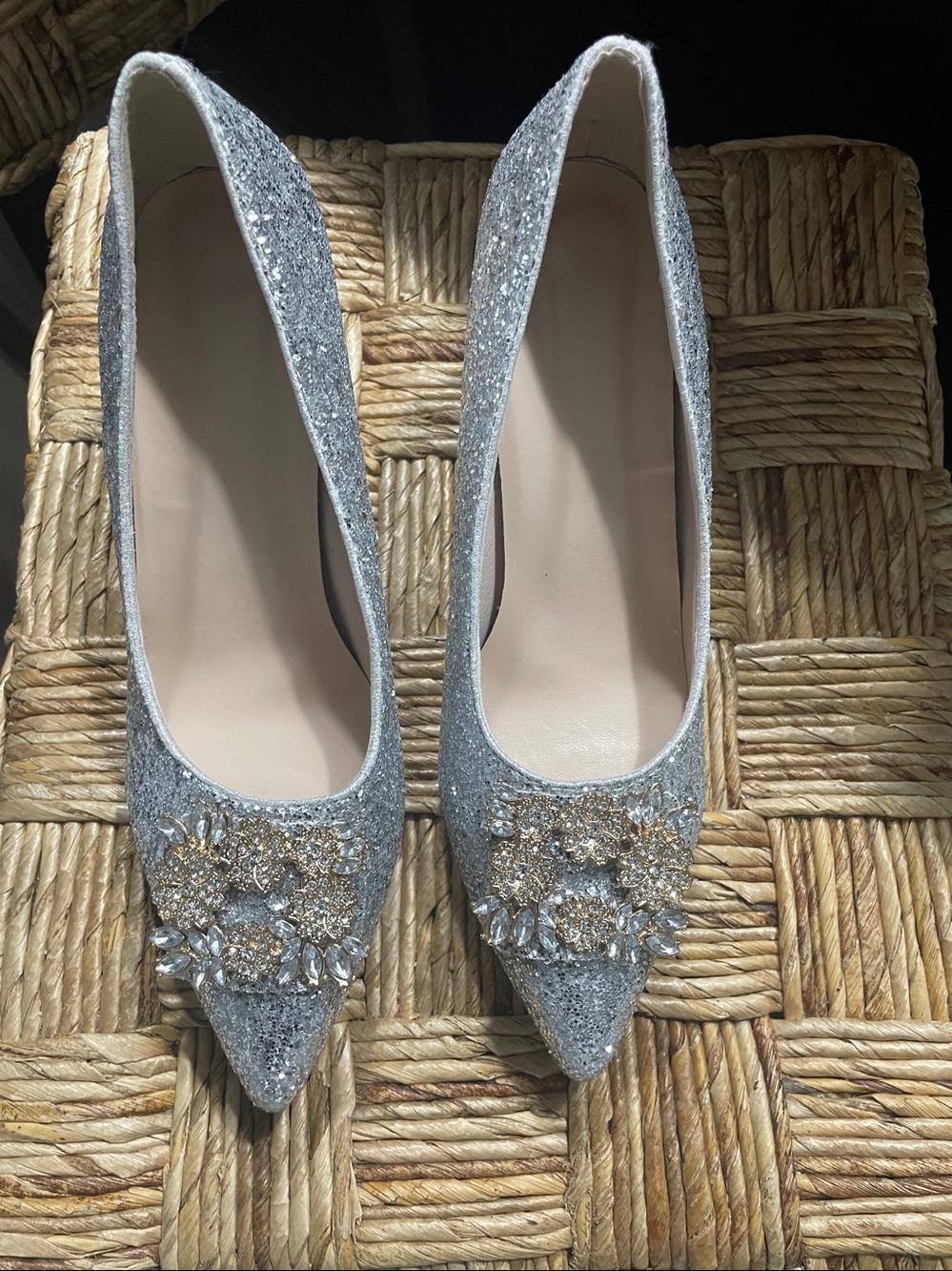 Silver Glitter Pointed Toe Pumps with Gold Crystal Accent size 9 - Picture 5 of 7